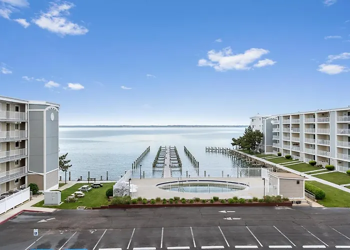 Breathtaking Bayfront Escape In Ocean - Steps To Beach, Pool, & Attractions *