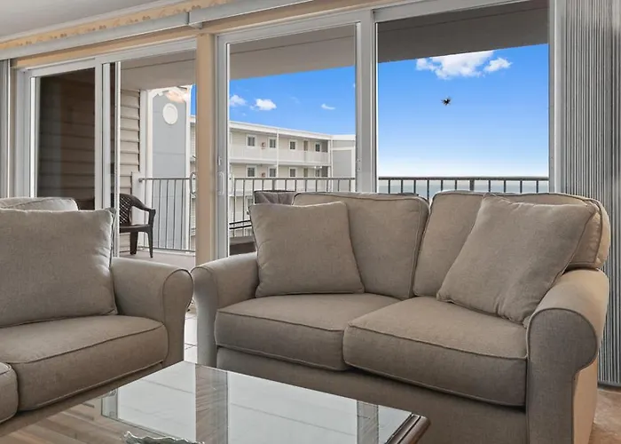 Breathtaking Bayfront Escape In Ocean - Steps To Beach, Pool, & Attractions Holiday home