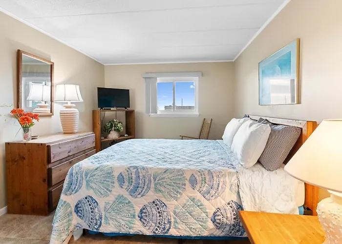 Breathtaking Bayfront Escape In Ocean - Steps To Beach, Pool, & Attractions Holiday home
