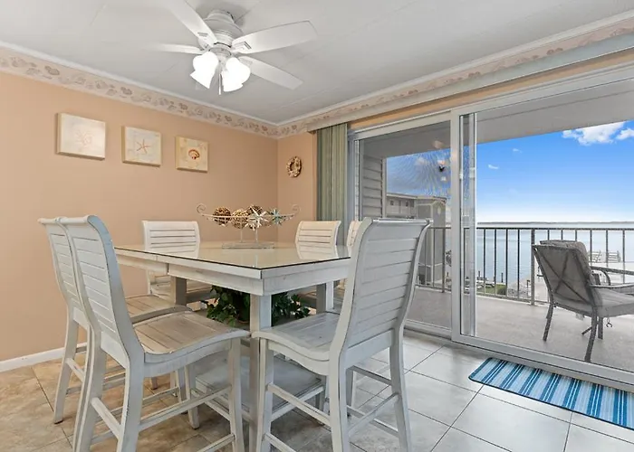 Breathtaking Bayfront Escape In Ocean - Steps To Beach, Pool, & Attractions Holiday home