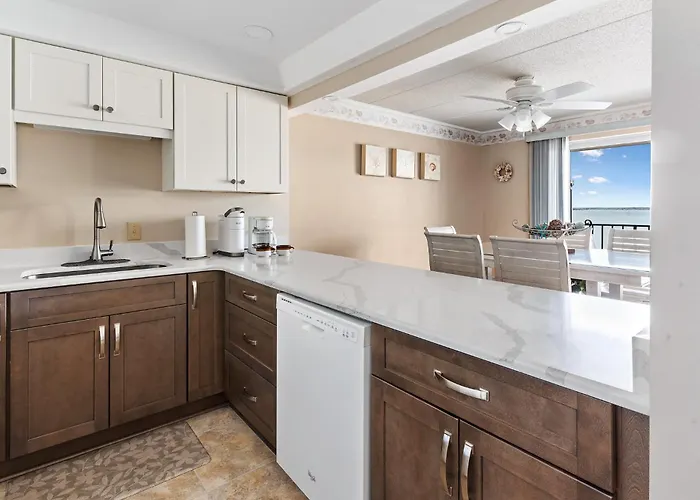 Breathtaking Bayfront Escape In Ocean - Steps To Beach, Pool, & Attractions Holiday home